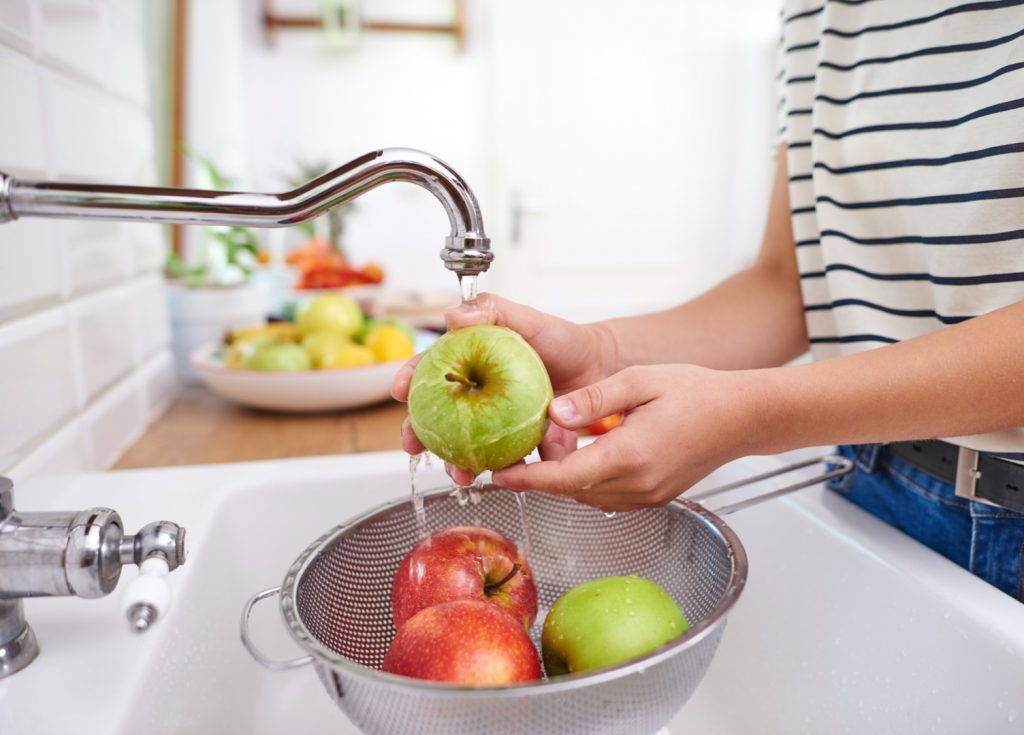Пить воду из под крана нежелательно, а мыть фрукты можно?