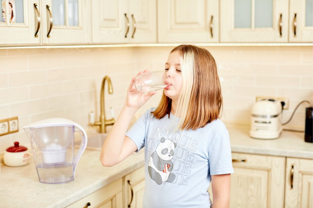 Пьём воду правильно: советы медиков и диетологов